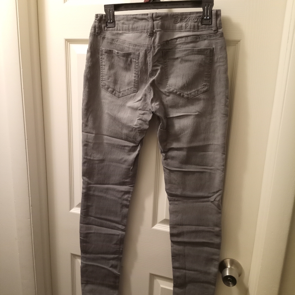 . - Picture 2 of 6